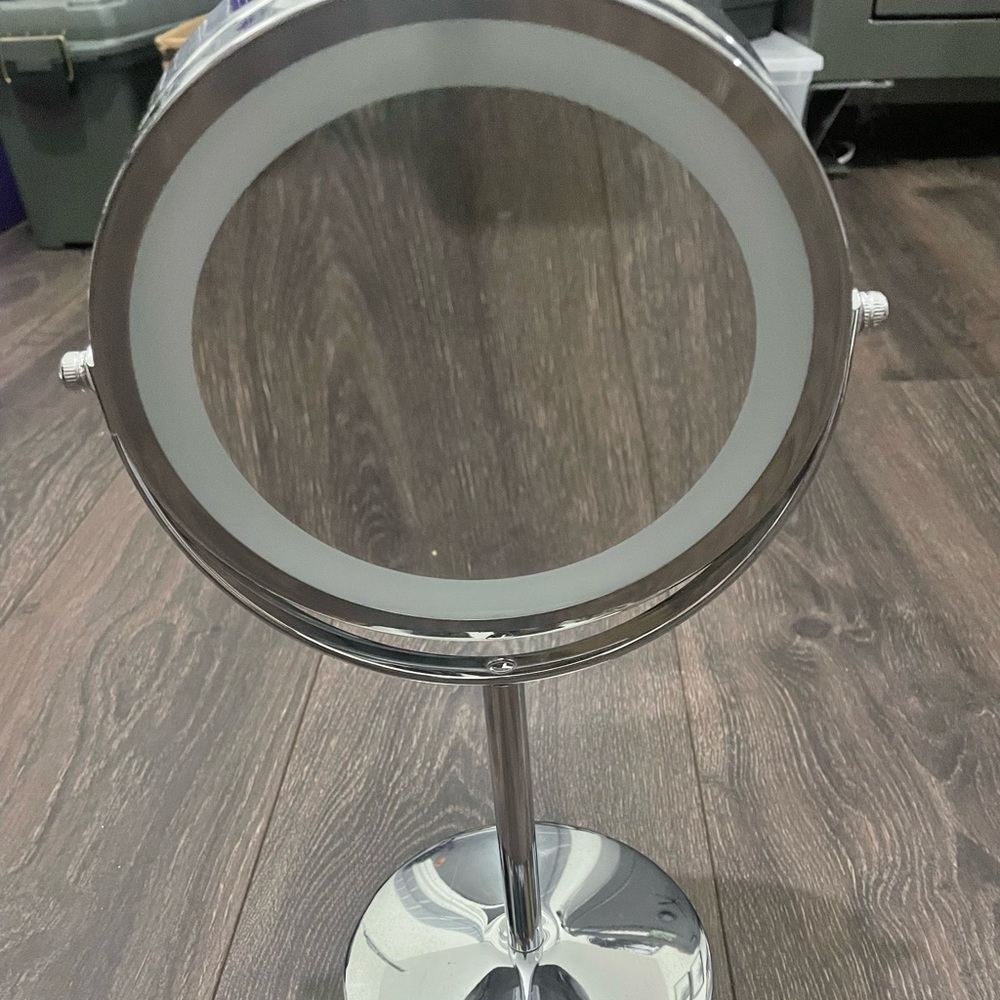 Makeup mirror